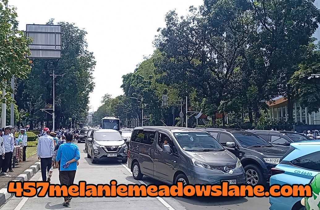 Ada Demo Guru, Jalan Medan Merdeka Selatan Jakpus Macet Parah