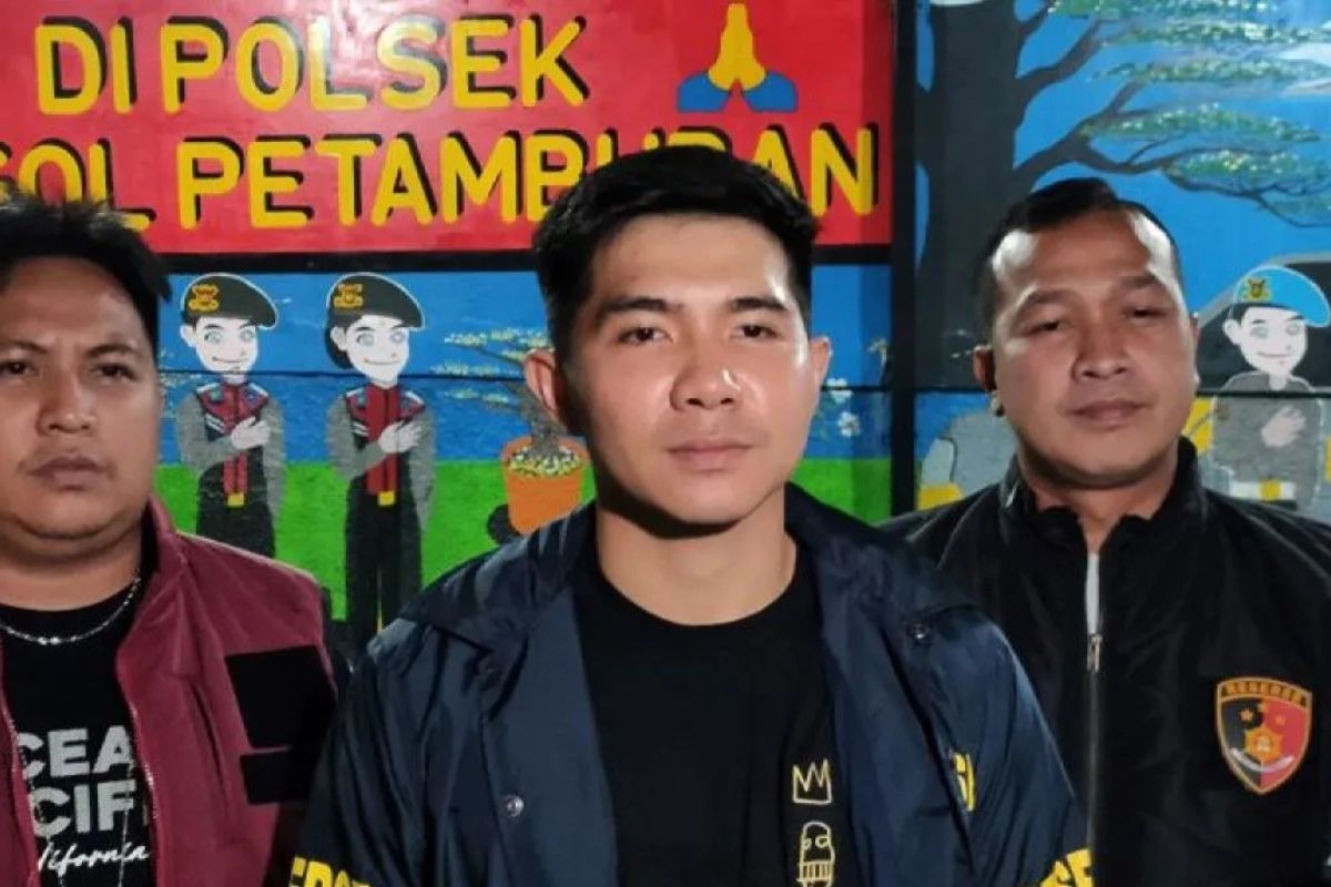 Polisi tunda menahan dua anak pengedar narkoba di Jakbar